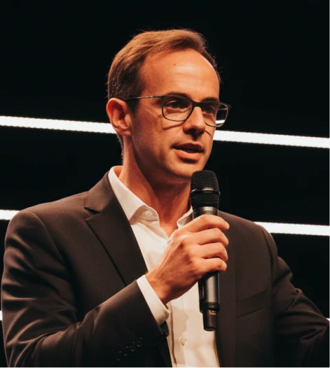 Foto do professor Caio Paiva — CEI Intensivo DPERJ 2026