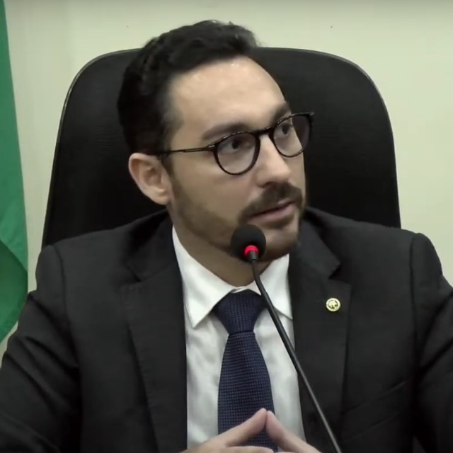 Foto do professor Lucas Nunes — CEI Intensivo DPERJ 2026