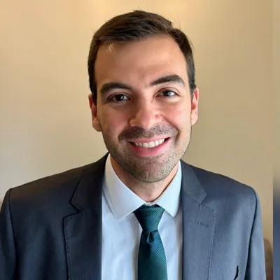 Foto do professor Yago Oliveira — CEI Intensivo DPERJ 2026